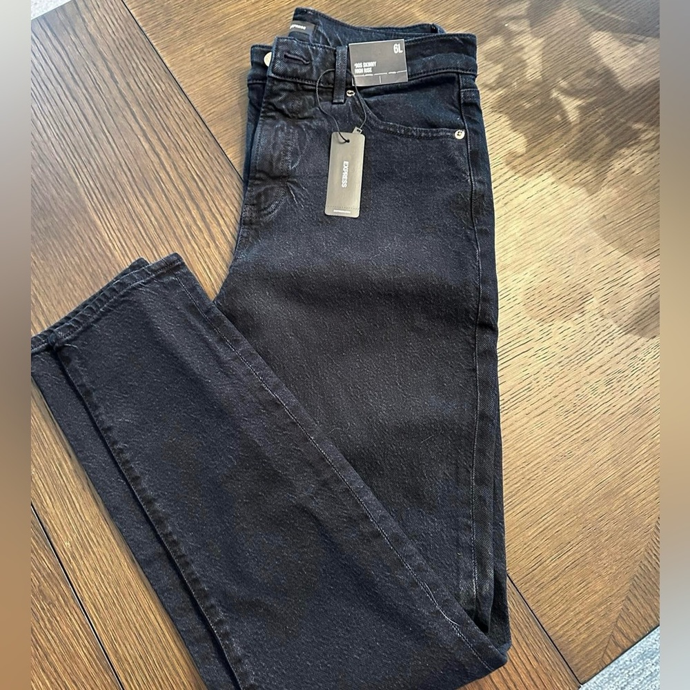 NWT express 90s skinny high rise in washed black size 6long